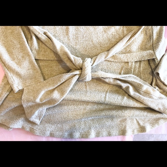 Women’s Sweater - Picture 2 of 4